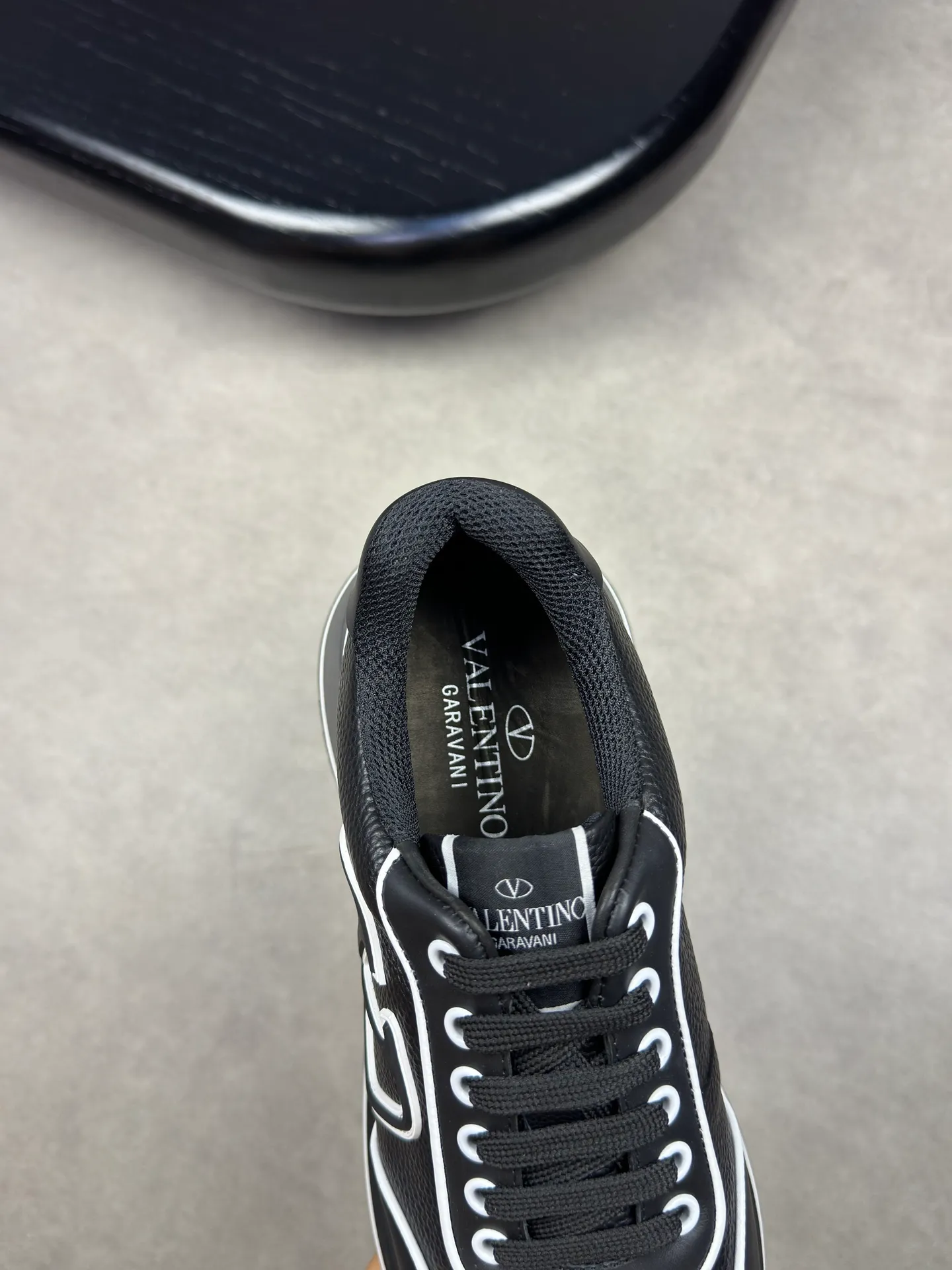 [VALENTINO] Valentino men's shoes 💰500💰 - High-end quality original order - Upper: 🔝 Nappa calf leather, tumbled calf leather, sewn brand plastic totem - Lining: brand mesh canvas, foot pad; water-dyed cow leather - Outsole: multi-color wear-resistant velvet·rubber; combined molded outsole -Super high quality control·Fine workmanship: highlighted (high-end·luxury·grade) -Size :38-44 (45 can be customized)·3300